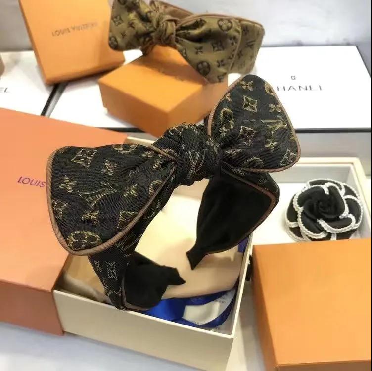 Diadema con lazo bordado estampado