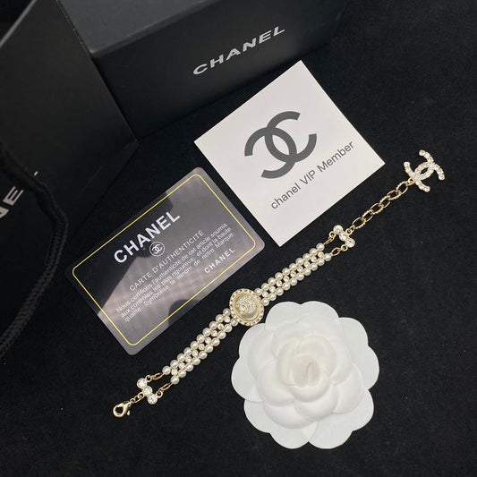 Bracelet à double rangée de perles et diamants