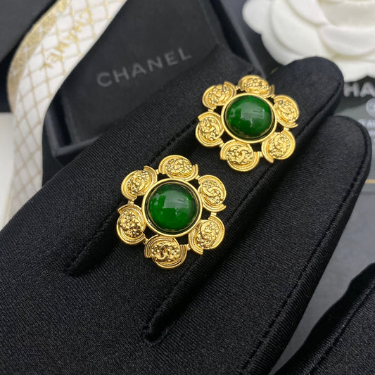 Nouvelles boucles d'oreilles clous émeraude