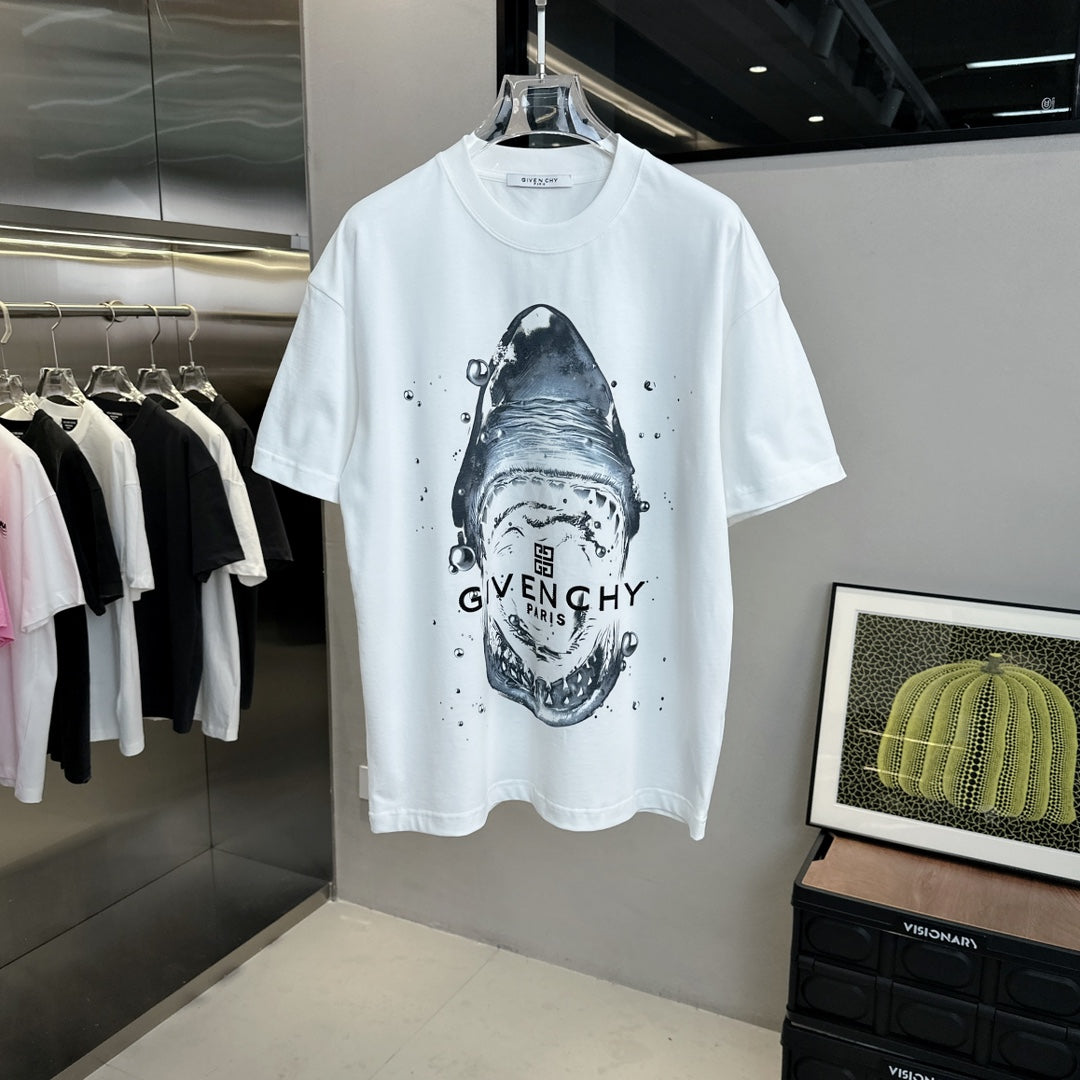Camiseta con patrón de tiburón