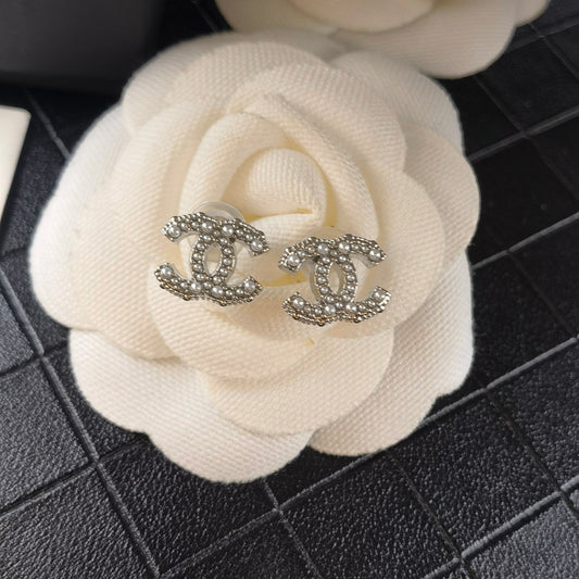 Boucles d'oreilles classiques élégantes en strass