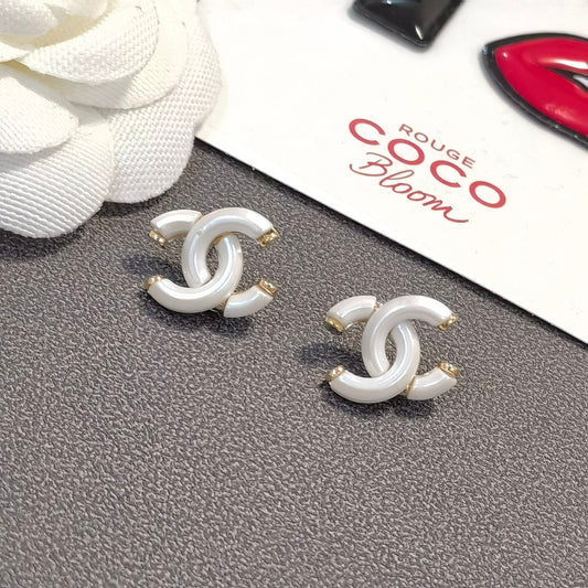 Aretes con Doble C Blancos