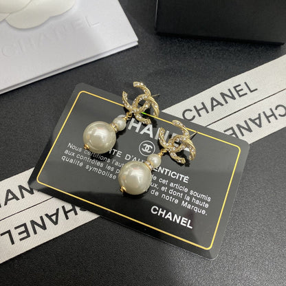 Boucles d'oreilles pendantes perlées avec lettre logo Temperament