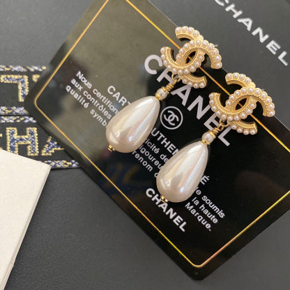 Pendientes de perlas clásicos