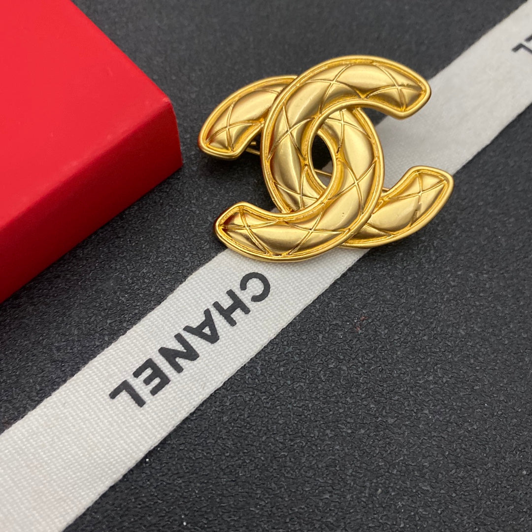 Broche con Patrón de Rombos
