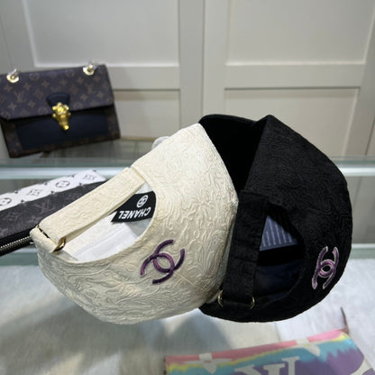 Gorra de béisbol bordada colorida con patrón 3D