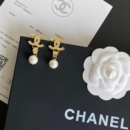 Boucles d'oreilles pendantes diamant et perle