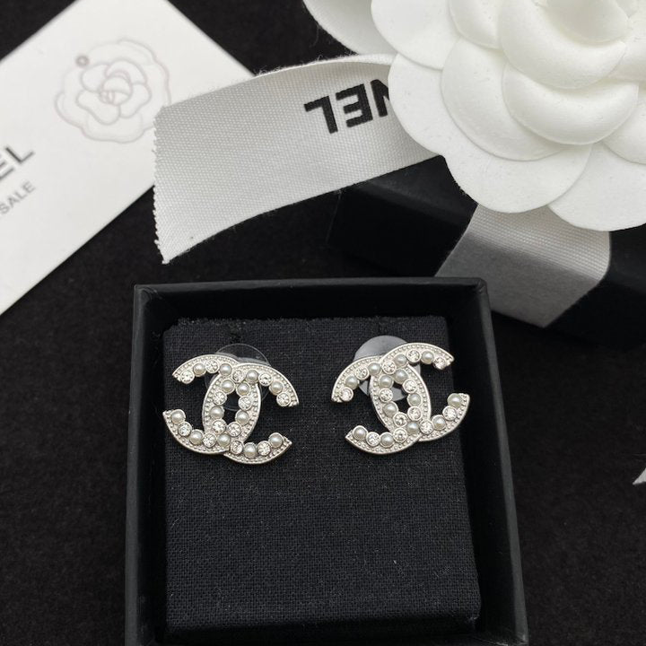 Pendientes de doble C de perlas y diamantes