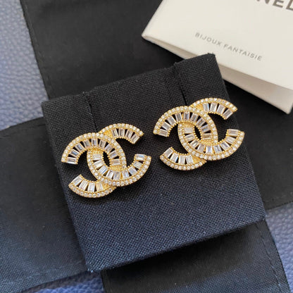 Pendientes de doble C de cristal y diamantes