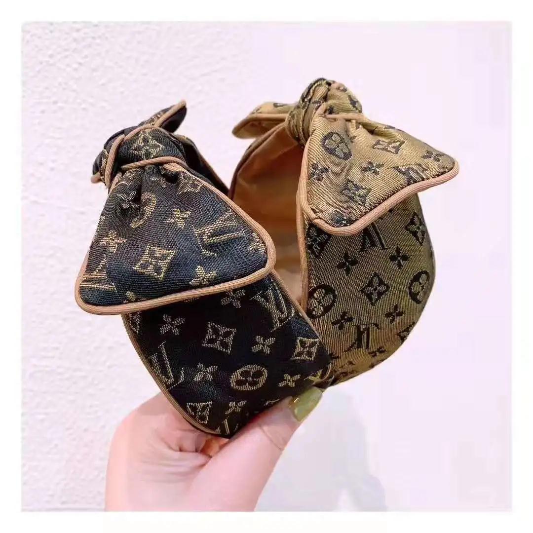 Diadema con lazo bordado estampado