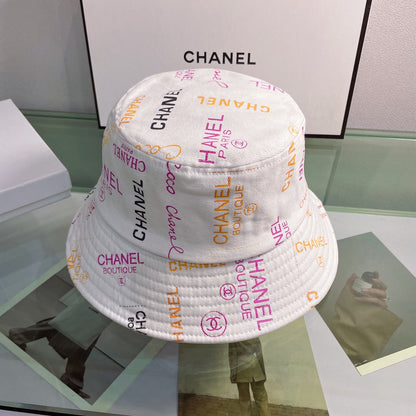 Chapeau seau avec motif lettres tendance