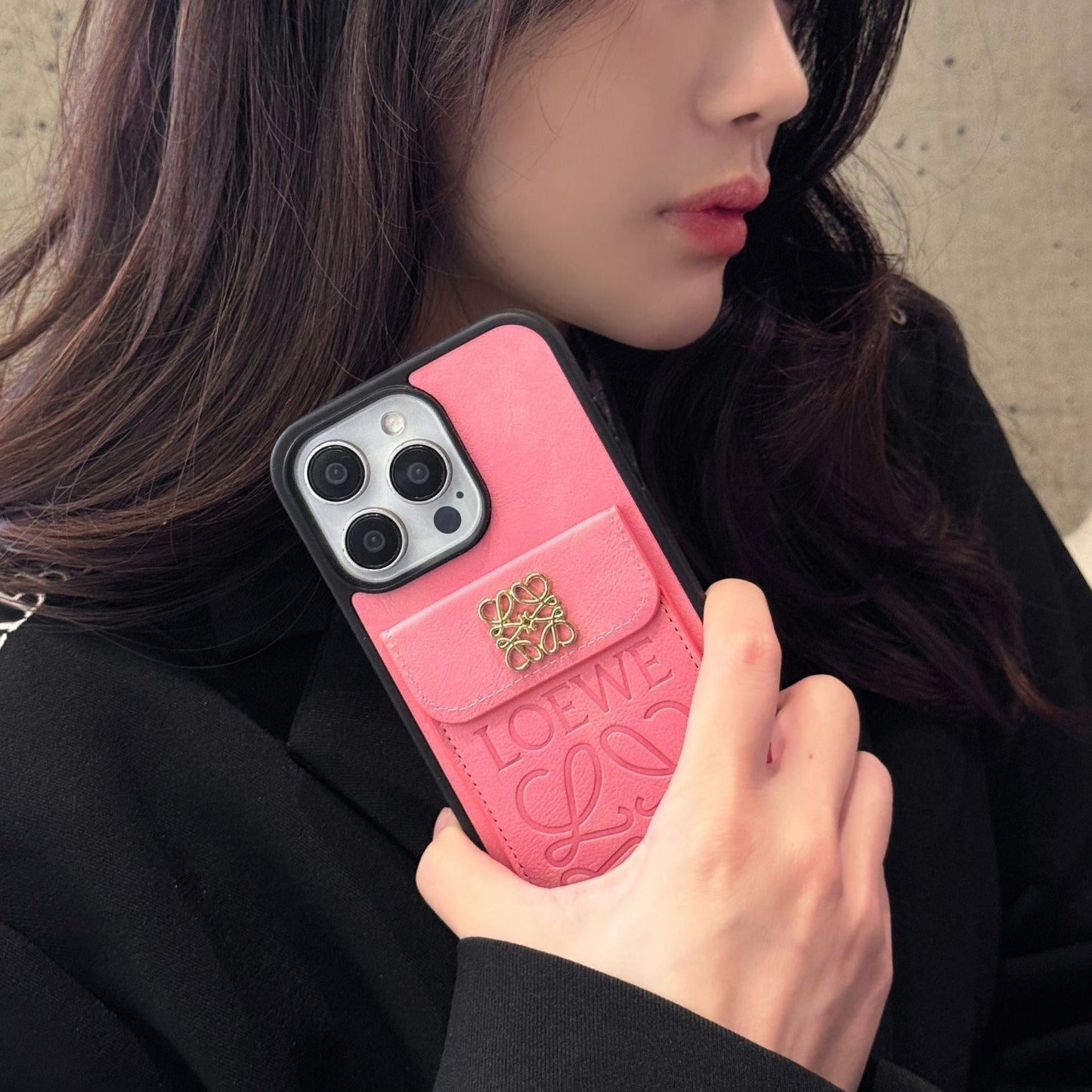Estuche monedero de cuero repujado