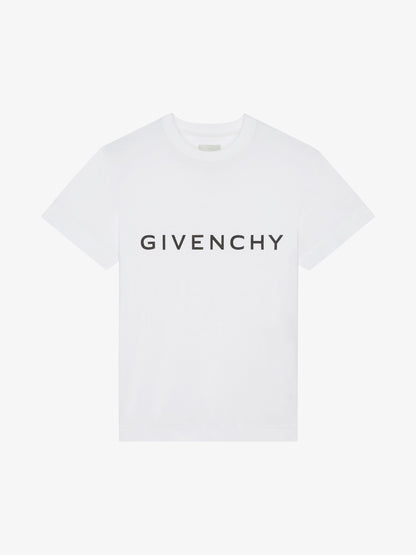 Camiseta arquetípica (preferiblemente de verano)