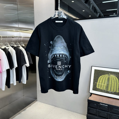 Camiseta con patrón de tiburón