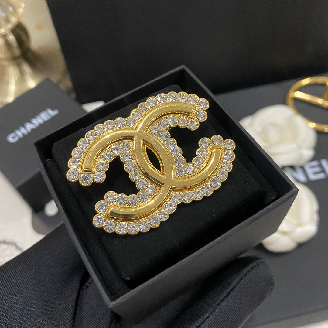 Broche de oro con diamantes de talla brillante de primera calidad