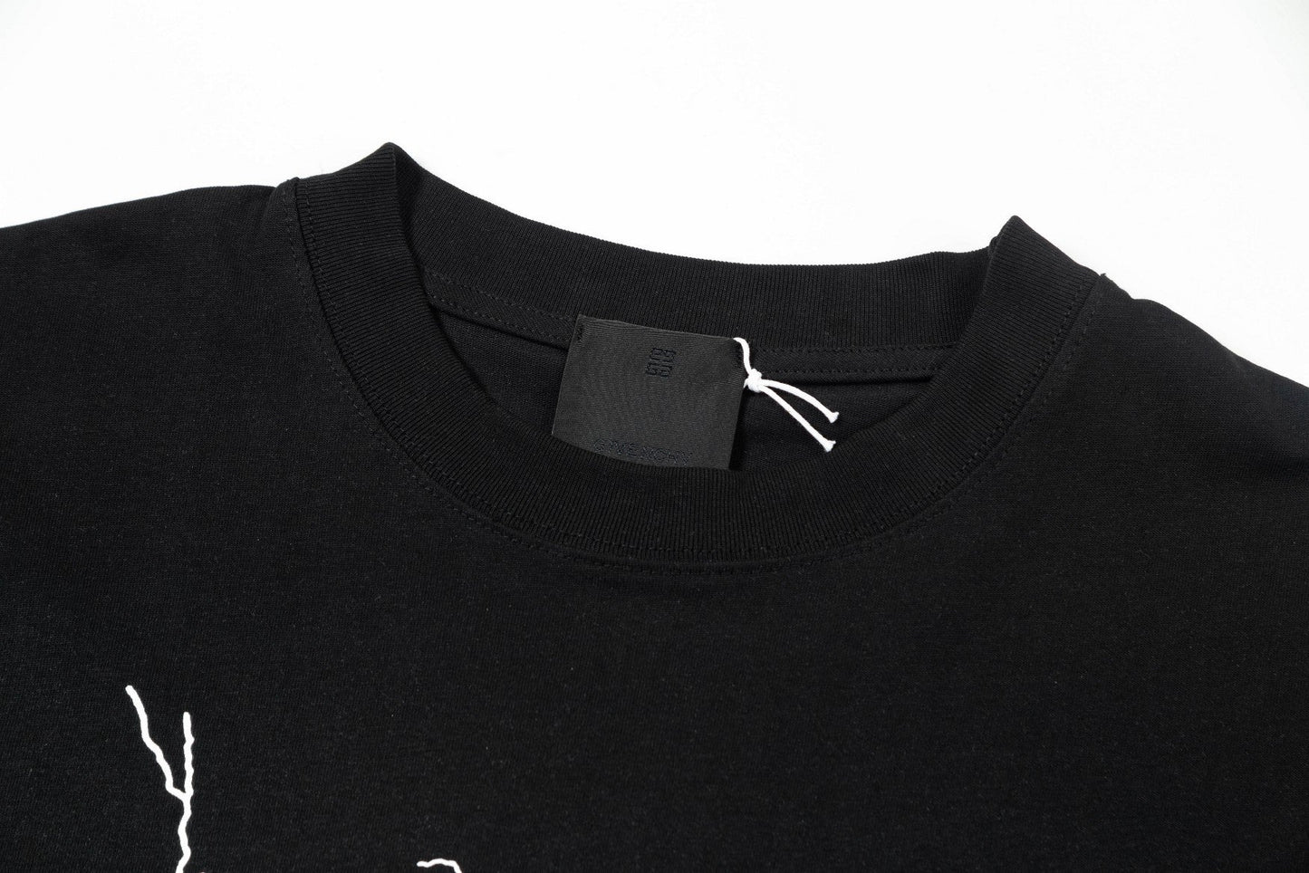 Camiseta con estampado de relámpagos