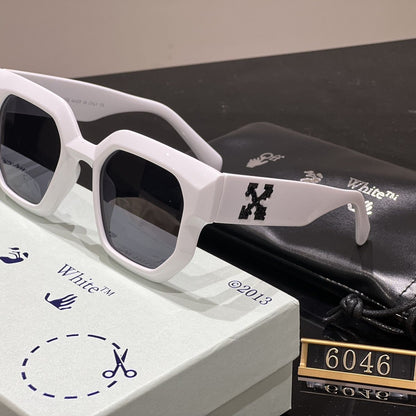 Lunettes de soleil tendance à monture carrée
