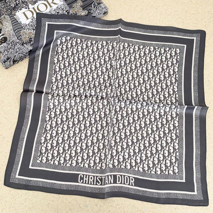 Pañuelo de seda cuadrado de moda retro en relieve