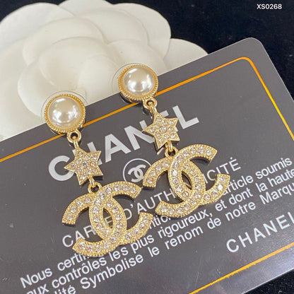 Pendientes de Letra con Estrella de Zirconia Brillante