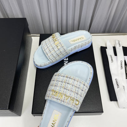 Sandalias planas clásicas de moda