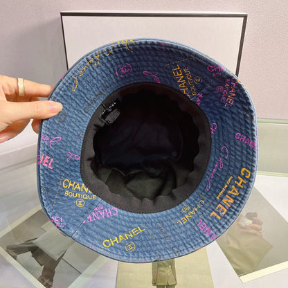 Chapeau seau avec motif lettres tendance