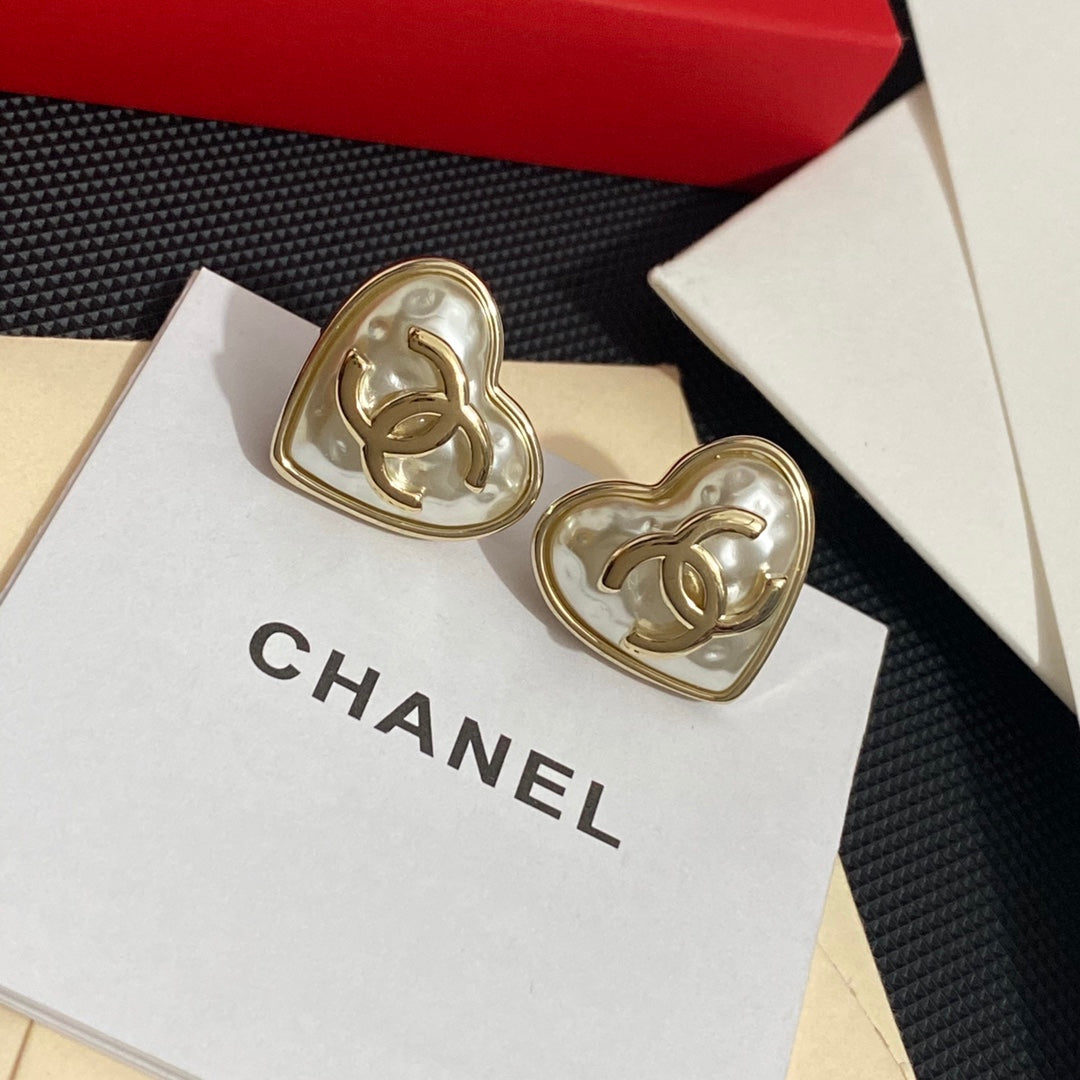 Pendientes de botón con forma de corazón de perla vintage