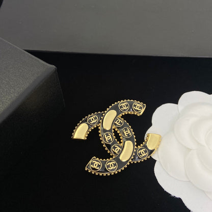 Broche en laiton avec logo vintage