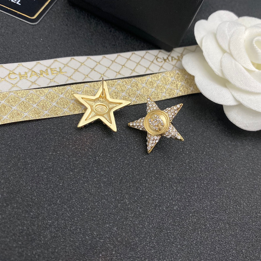 Pendientes de tuerca de estrella con circonitas brillantes