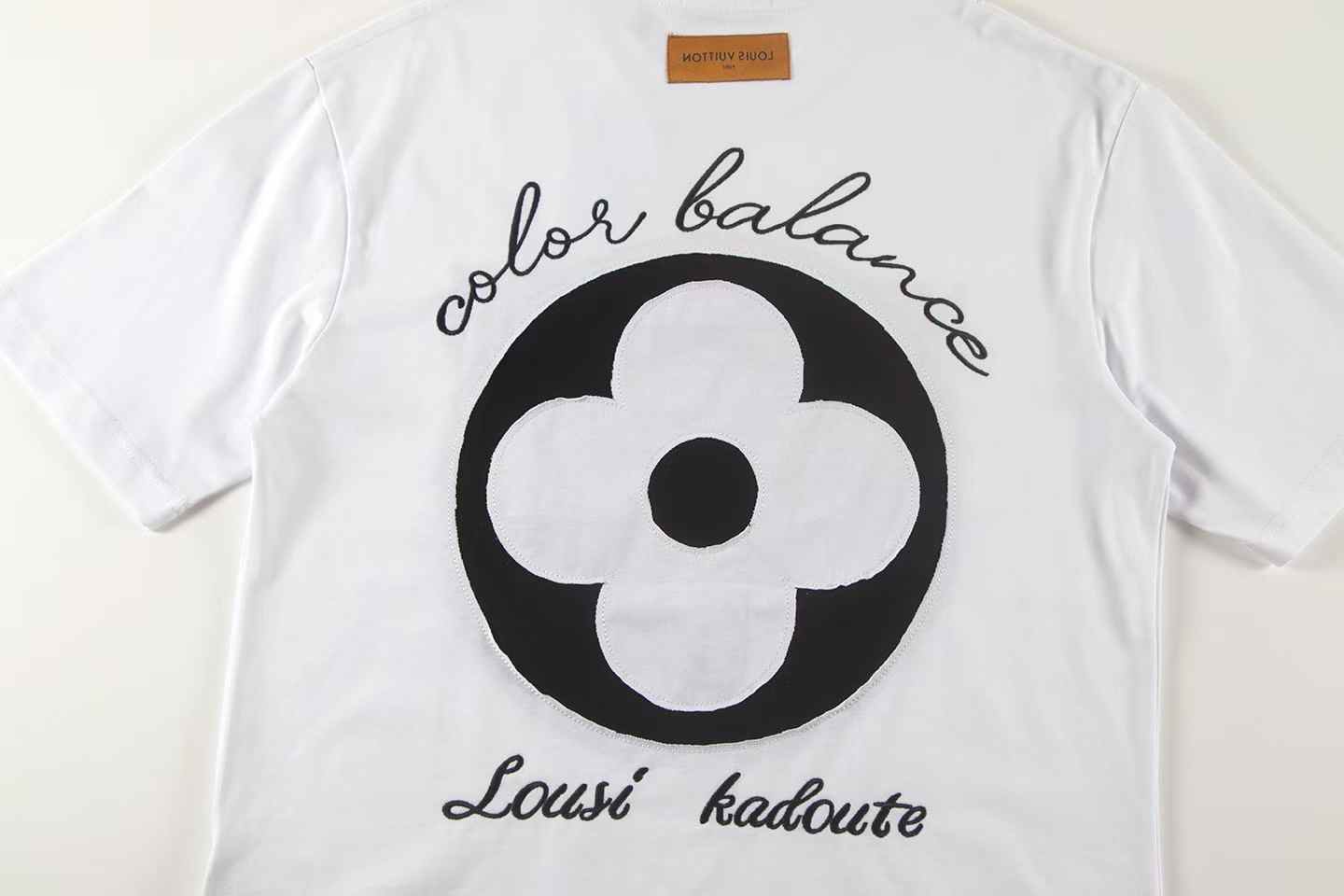 Nueva camiseta de moda bordada