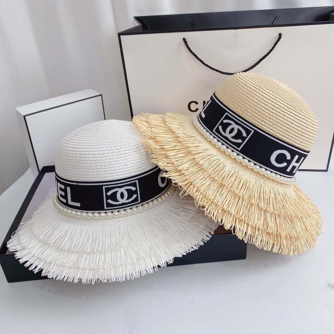 Sombrero de paja con flecos y perlas