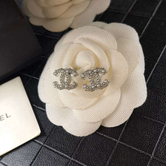 Boucles d'oreilles classiques élégantes en strass