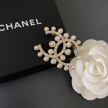 Broche de moda clásico