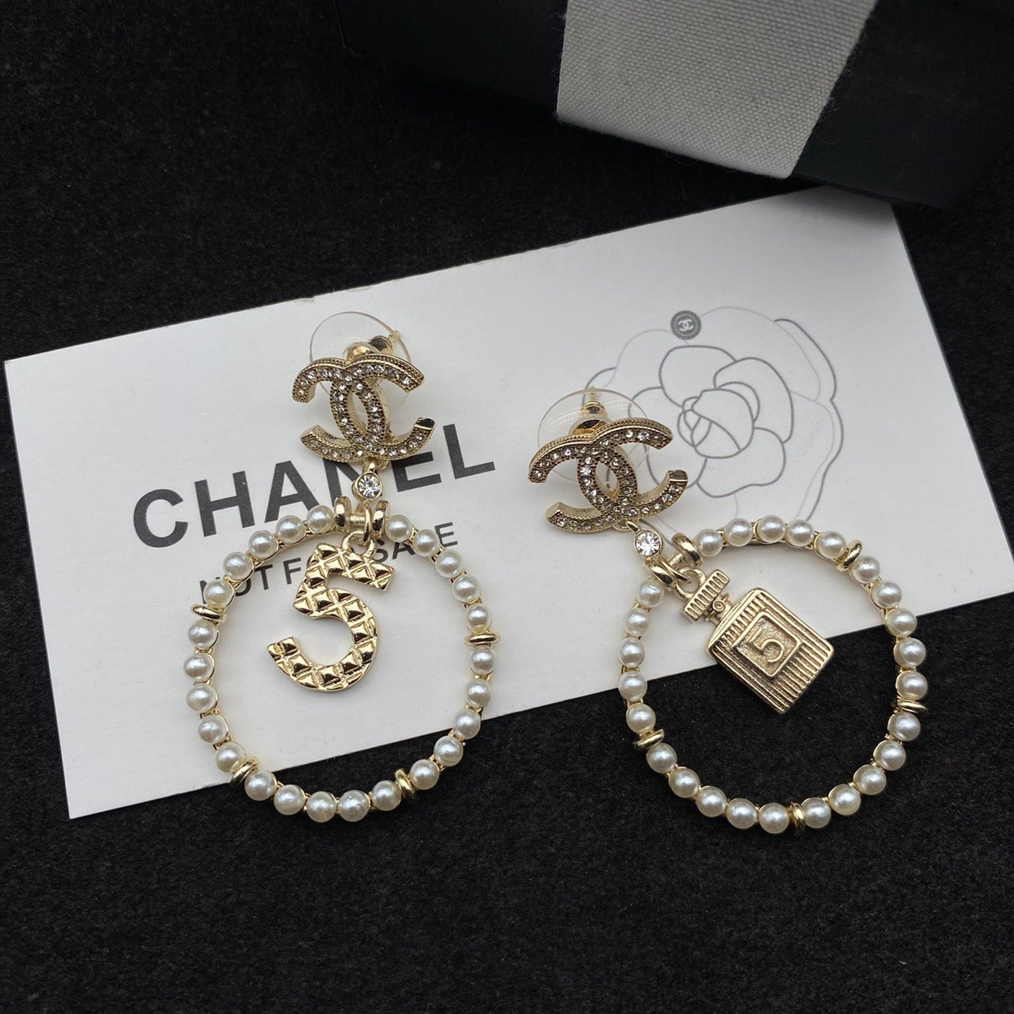 Pendientes de perlas con colgante de botella de perfume Lucky 5