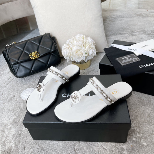 Chanclas vintage con hebilla de cadena