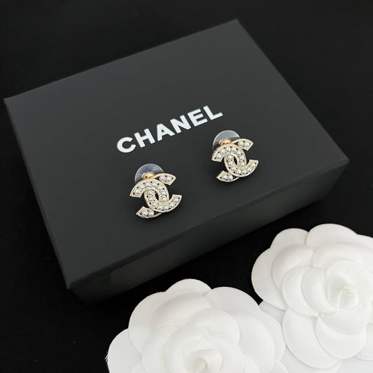 Boucles d'oreilles clous alphabet perles de qualité supérieure