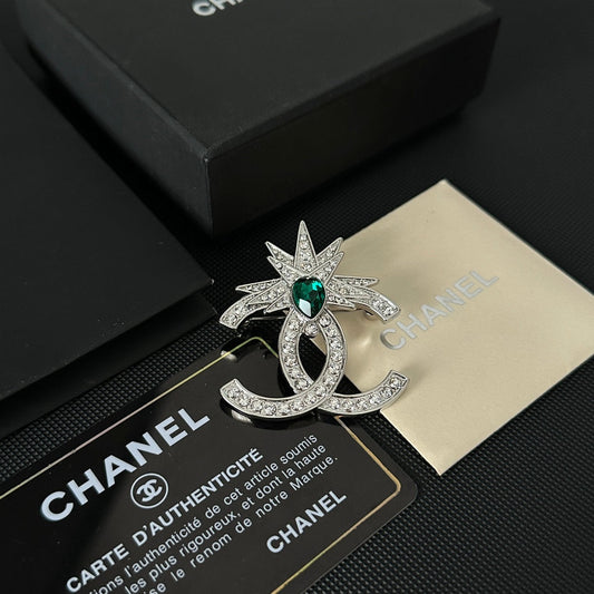 Broche émeraude en strass