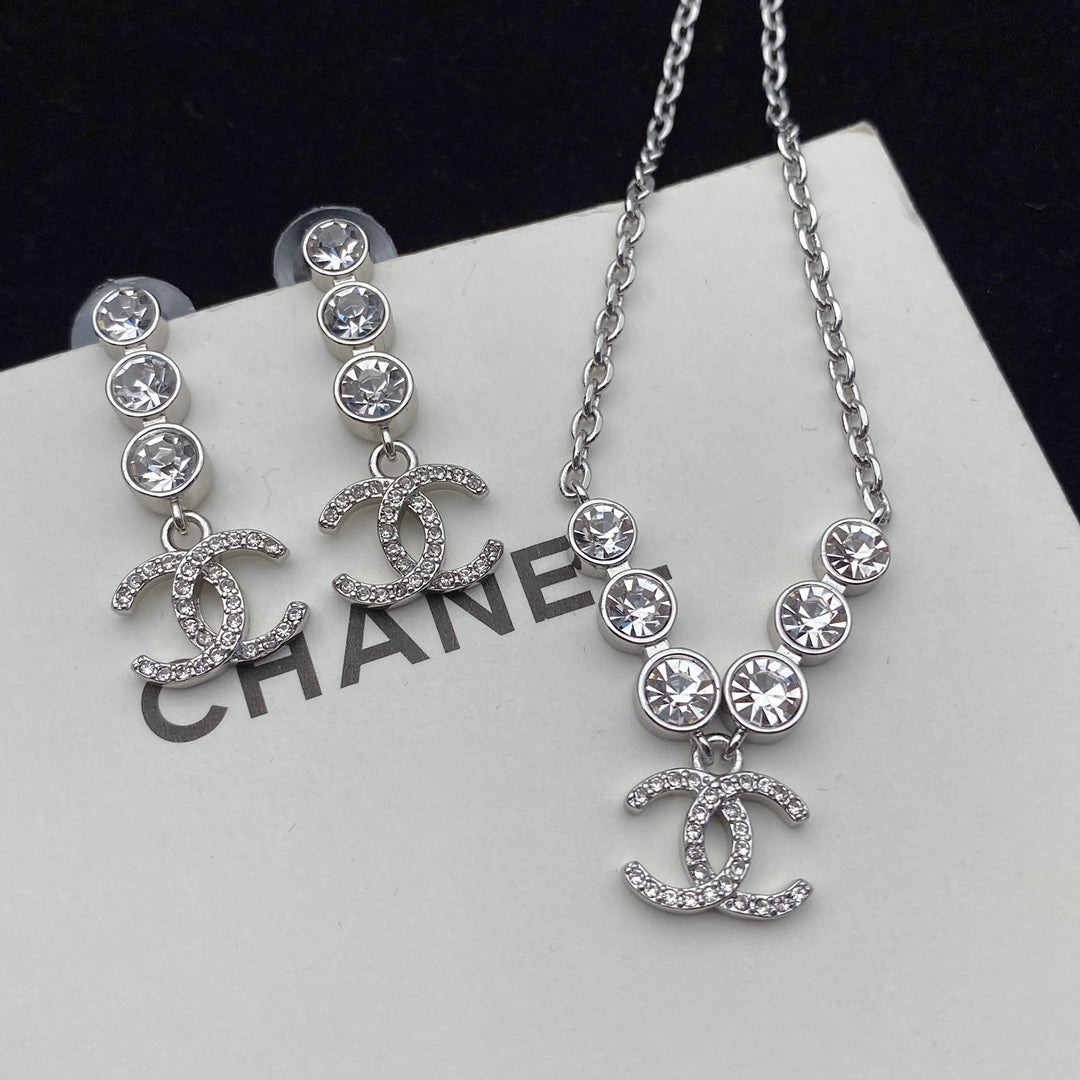Juego de collar y pendientes de cristal de diamante