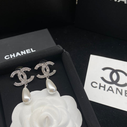 Boucles d'oreilles pendantes alphabet diamant et perles