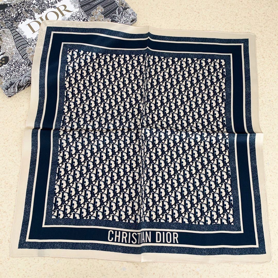 Pañuelo de seda cuadrado de moda retro en relieve