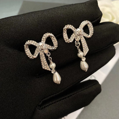Pendientes de lazo con diamantes de cristal y temperamento