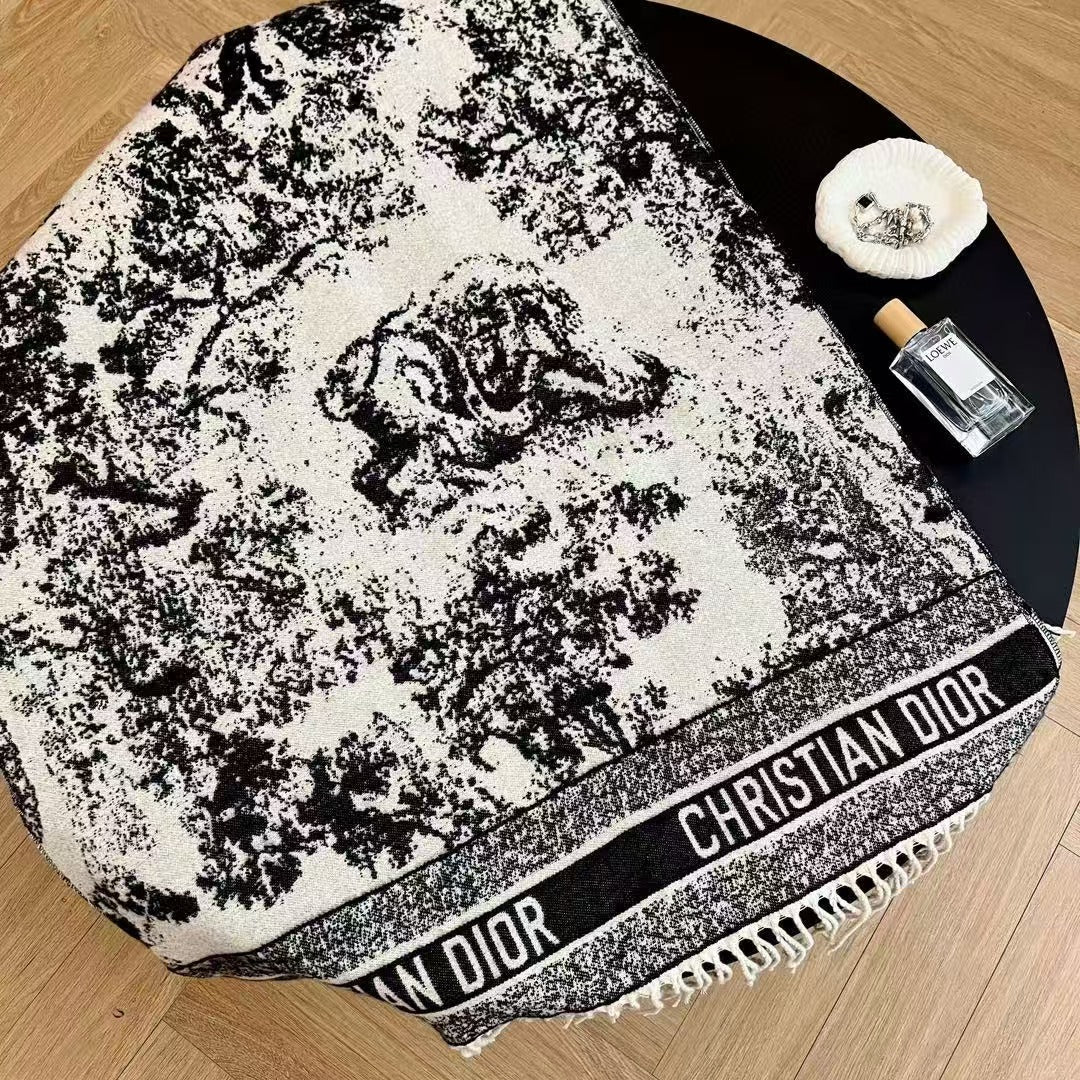 Chal Clásico Bordado en Relieve