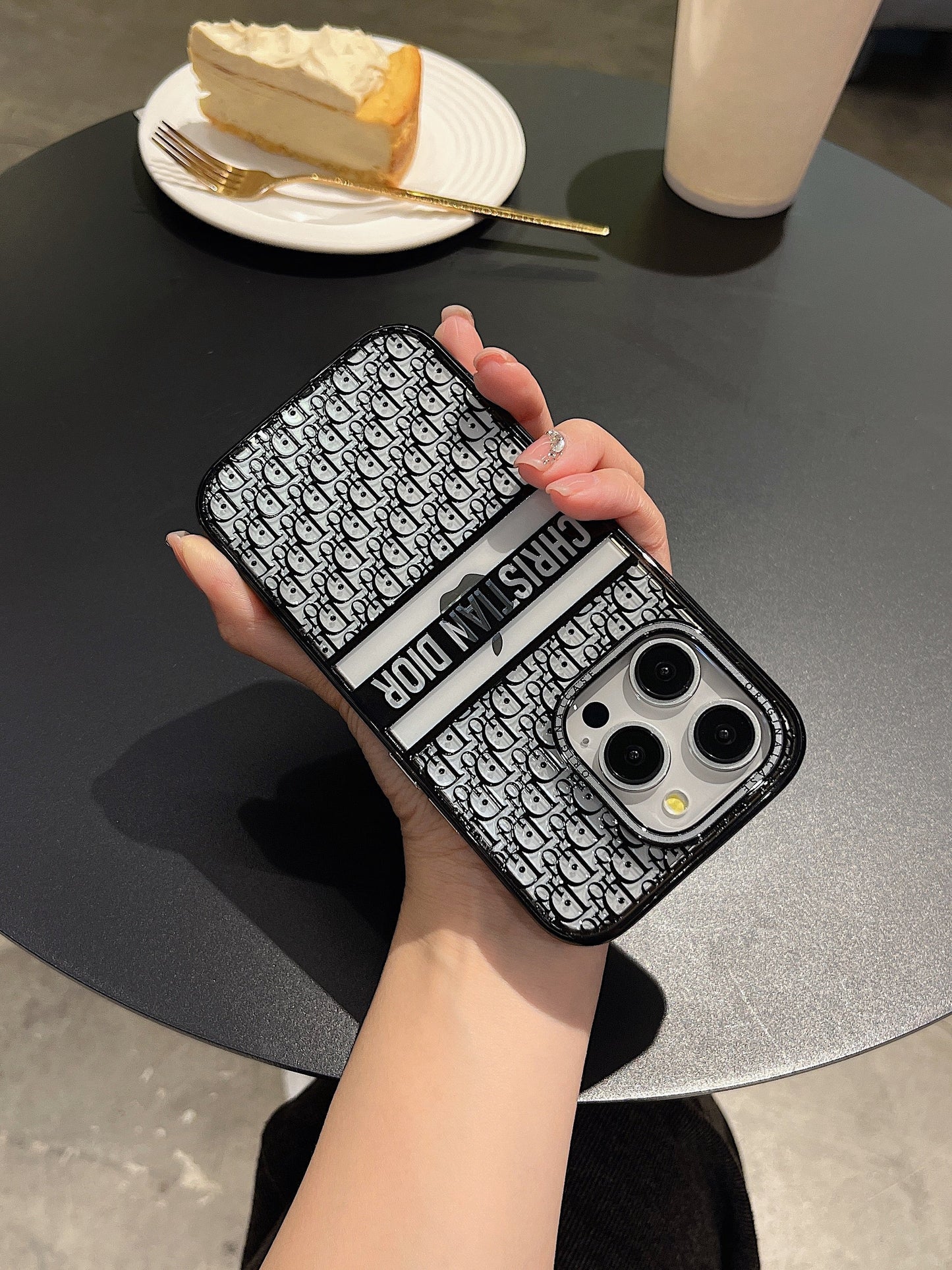 Funda Transparente Vintage en Relieve