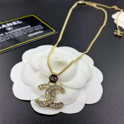 Collar con colgante de diamante Boutique