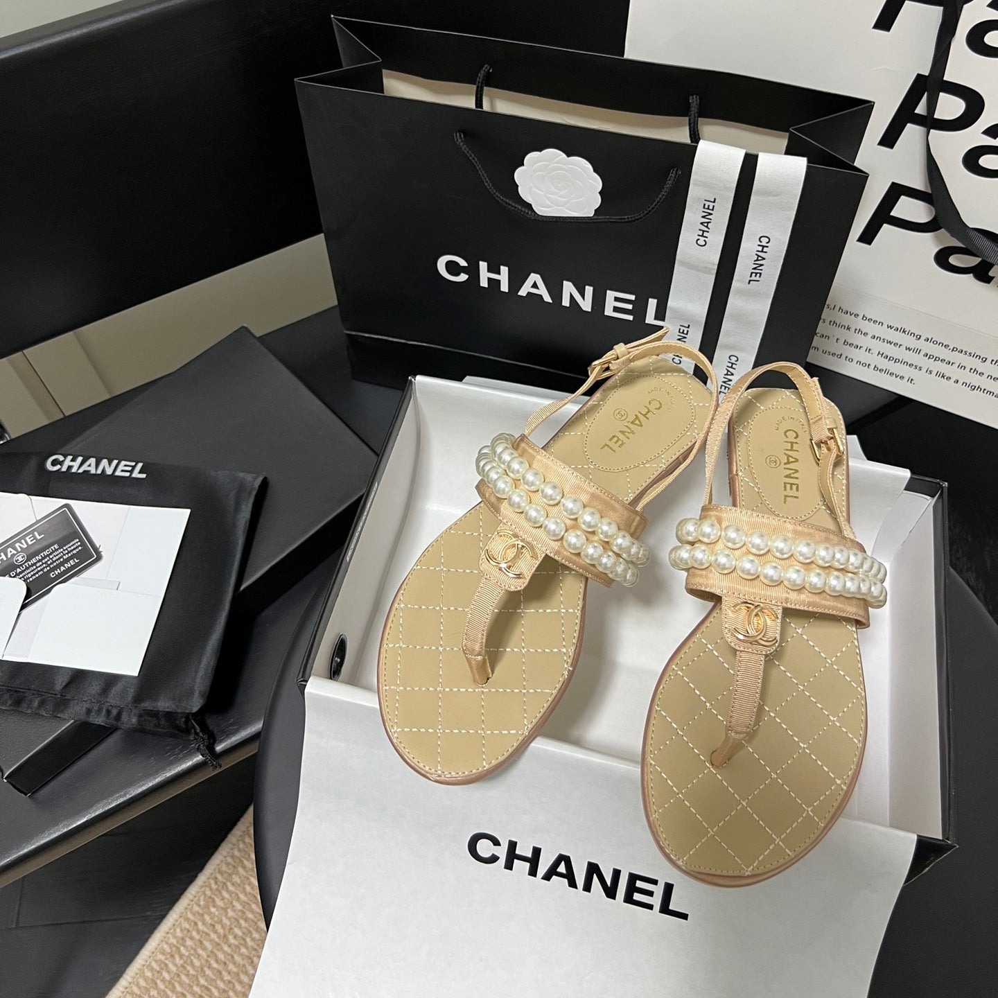 Sandalias de perlas con diseño de moda