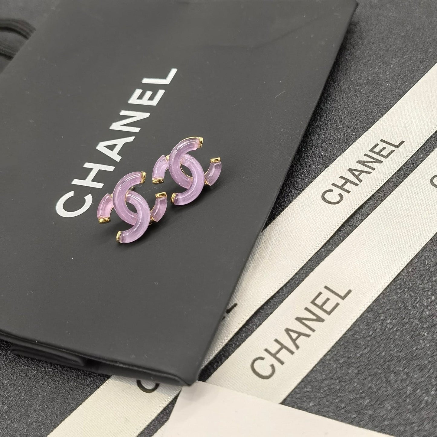 Pendientes de resina con letras vintage