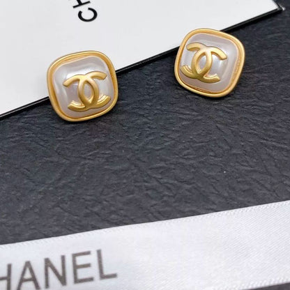 Pendientes de perlas cuadrados