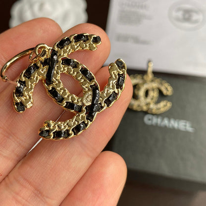 Boucles d'oreilles pendantes en cuir noir et or