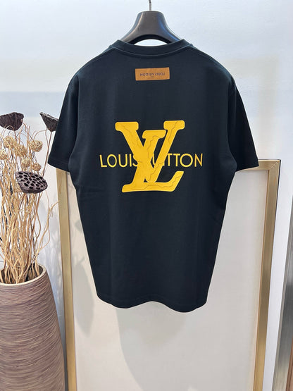 Camiseta con bordado clásico renovado