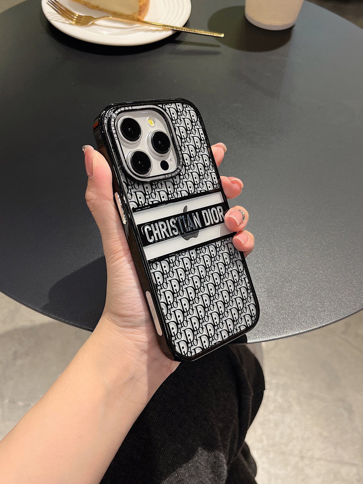 Funda Transparente Vintage en Relieve