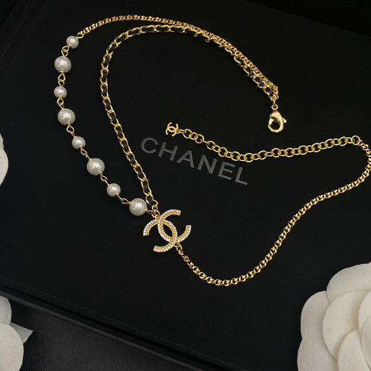 Collier chaîne en cuir double perle